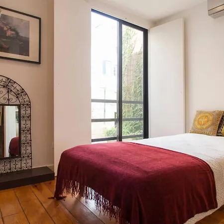 Central Charming Terrace Apartman *